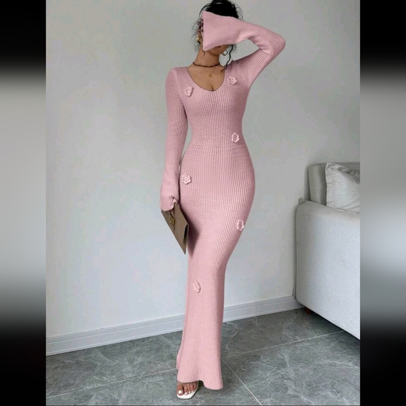 Women's V-Neck 3D Floral Embellished Fishtail Hem Elegant Sweater - Picture 5 of 5